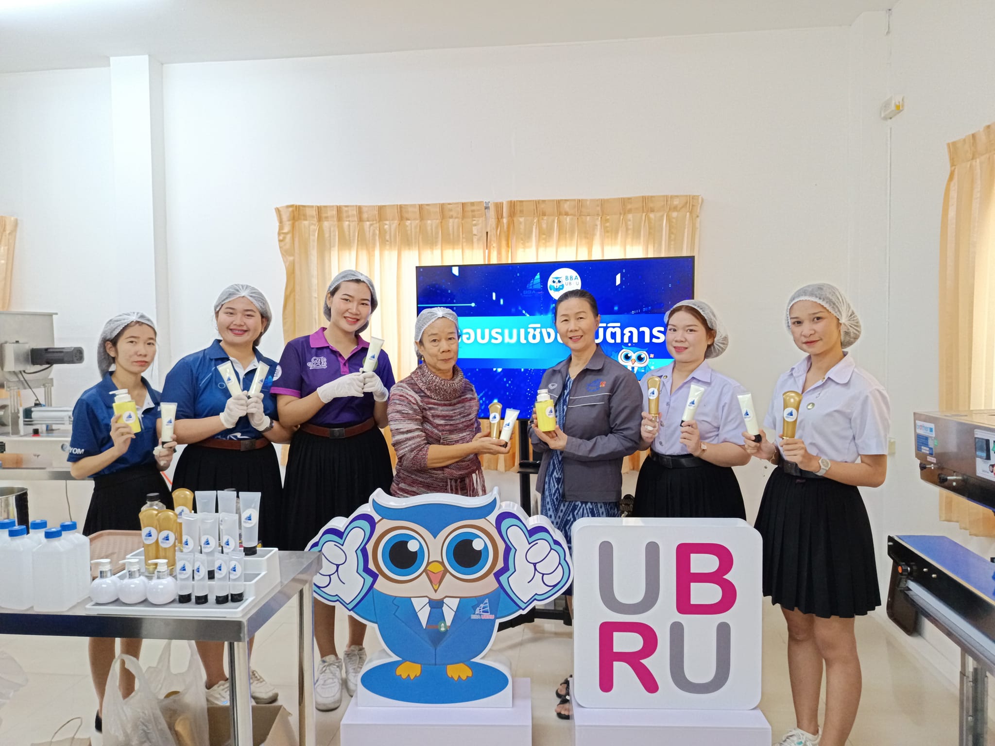 วันที่ 12 ธ.ค. 67 การอบรมเชิงปฏิบัติการ หัวข้อ การผลิตโลชั่นรังไหมใบหม่อน ภายใต้โครงการส่งเสริมและพัฒนาความร่วมมือกับชุมชนท้องถิ่นเพื่อความเข้มแข็งอย่างยั่งยืน ประจำปีงบประมาณ พ.ศ. 2568