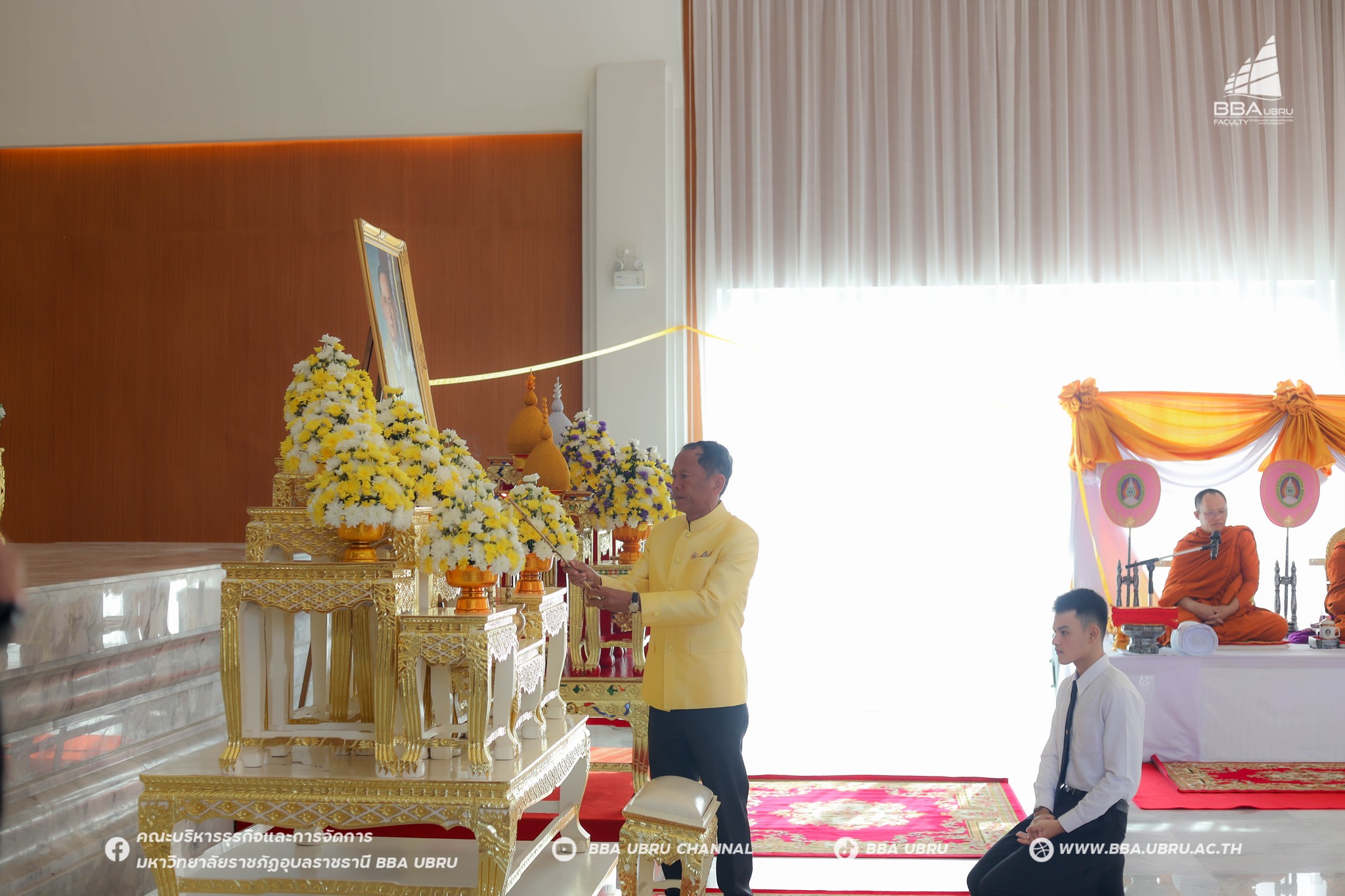 พุธที่ ๙ ตุลาคม ๒๕๖๗ พิธีทำบุญตักบาตรถวายพระราชกุศล เนื่องใน วันนวมินทรมหาราช อาคารปฏิบัติการส่งเสริมคุณธรรมและจริยธรรม มหาวิทยาลัยราชภัฏอุบลราชธานี