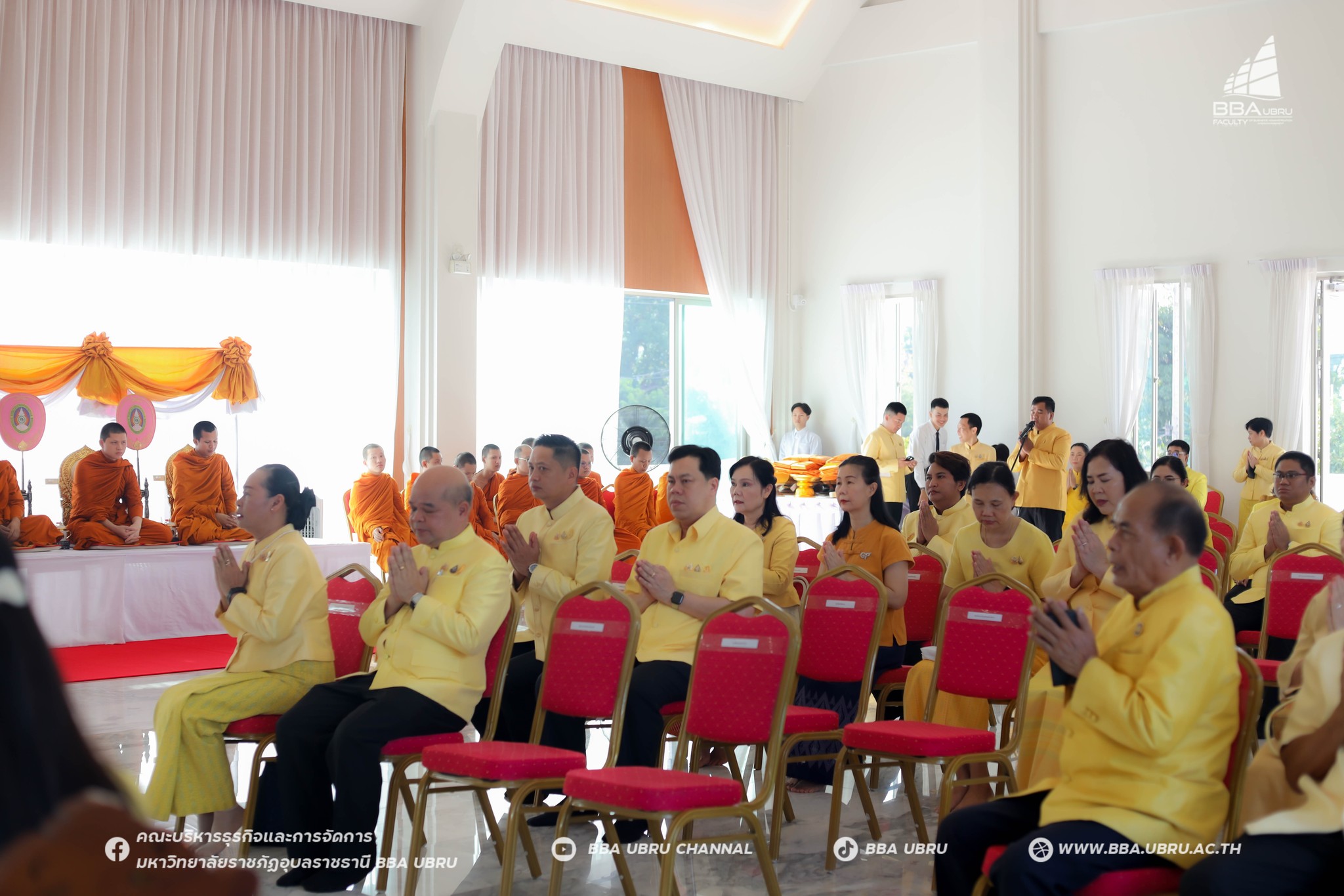 พุธที่ ๙ ตุลาคม ๒๕๖๗ พิธีทำบุญตักบาตรถวายพระราชกุศล เนื่องใน วันนวมินทรมหาราช อาคารปฏิบัติการส่งเสริมคุณธรรมและจริยธรรม มหาวิทยาลัยราชภัฏอุบลราชธานี