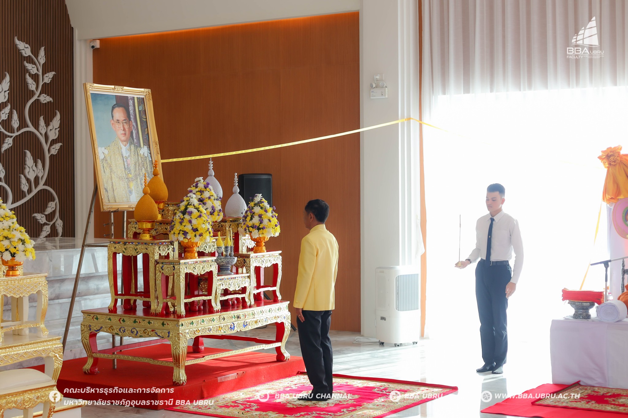 พุธที่ ๙ ตุลาคม ๒๕๖๗ พิธีทำบุญตักบาตรถวายพระราชกุศล เนื่องใน วันนวมินทรมหาราช อาคารปฏิบัติการส่งเสริมคุณธรรมและจริยธรรม มหาวิทยาลัยราชภัฏอุบลราชธานี