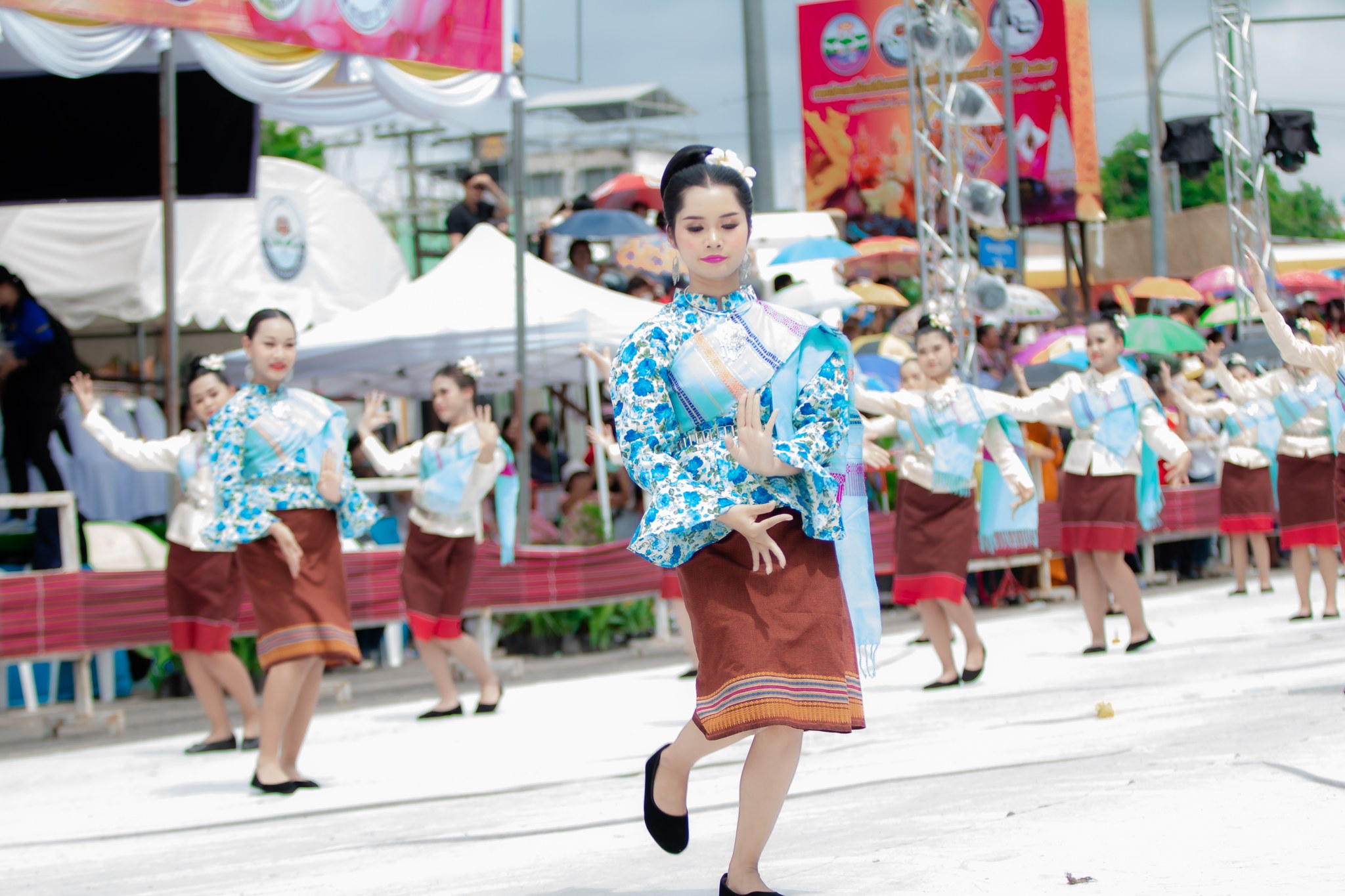 ๒๑ ก.ค. ๖๗ ณ ทุ่งศรีเมือง ขบวนรำแห่เทียนพรรษา ชุดการแสดง ?ออนซอนบัวเจริญ?