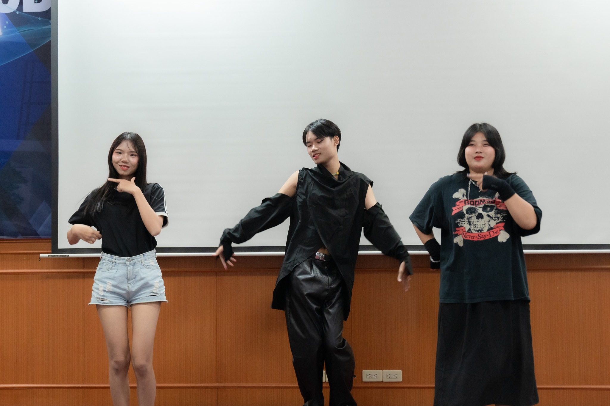 4 ก.ย. 67 ณ ห้องประชุมชั้น 3 อาคารอินทนิล คณะบริหารธุรกิจและการจัดการ มหาวิทยาลัยราชภัฏอุบลราชธานี วิทยากรพิเศษ บรรยาย ในหัวข้อ ?ประสบการชีวิตจากบัณฑิตนิเทศศาสตร์? ?บริหารธุรกิจวิชาการ? ครั้งที่ 10 (ACBA 2024)