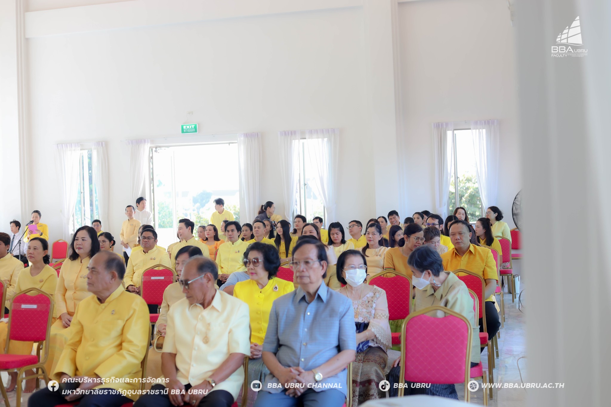 พุธที่ ๙ ตุลาคม ๒๕๖๗ พิธีทำบุญตักบาตรถวายพระราชกุศล เนื่องใน วันนวมินทรมหาราช อาคารปฏิบัติการส่งเสริมคุณธรรมและจริยธรรม มหาวิทยาลัยราชภัฏอุบลราชธานี