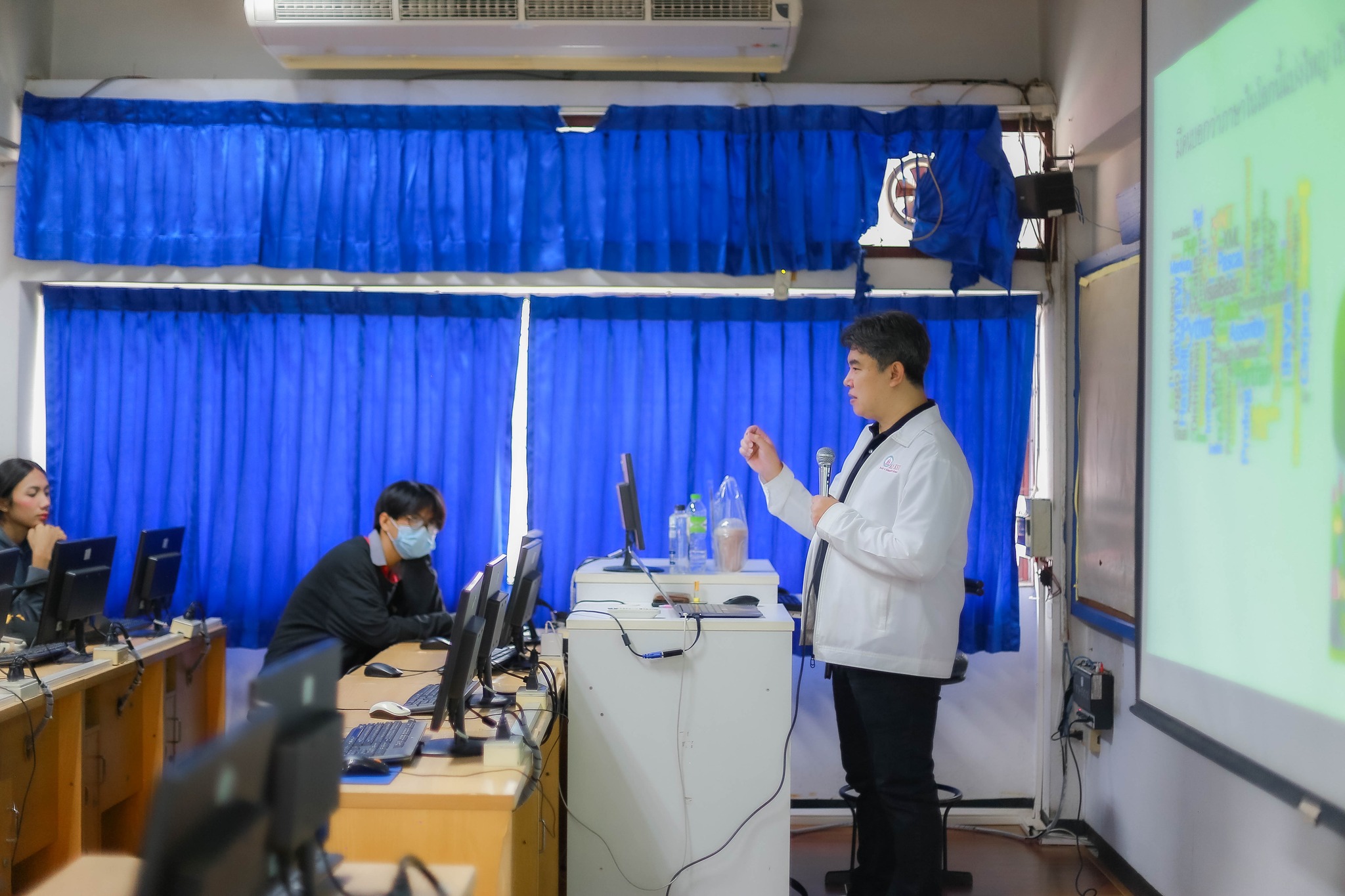 4 ก.ย. 67ณ คณะบริหารธุรกิจและการจัดการ มหาวิทยาลัยราชภัฏอุบลราชธานี อบรมเชิงปฏิบัติการส่งเสริมทักษะการใช้งานปัญญาประดิษฐ์ (AI) สำหรับการเรียนการสอนและการนำเสนองาน ?บริหารธุรกิจวิชาการ? ครั้งที่ 10 (ACBA 2024)