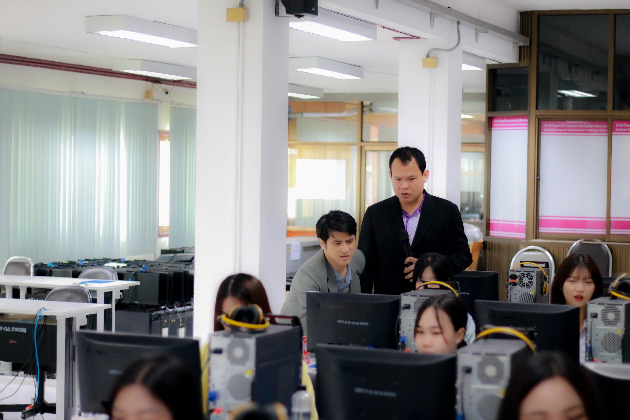 วันที่ 21 ก.ย. 67 ณ ห้องห้องปฏิบัติการคอมพิวเตอร์ห้องใหญ่ อาคาร ๑๓ ชั้น ๒ สำนักวิทยบริการและเทคโนโลยีสารสนเทศ มหาวิทยาลัยราชภัฏอุบลราชธานี อบรมเชิงปฏิบัติการ หัวข้อ การวิเคราะห์ข้อมูลและการสร้างรายงานด้านการเงิน ด้วย Microsoft Power BI สำหรับนักบัญชียุคด