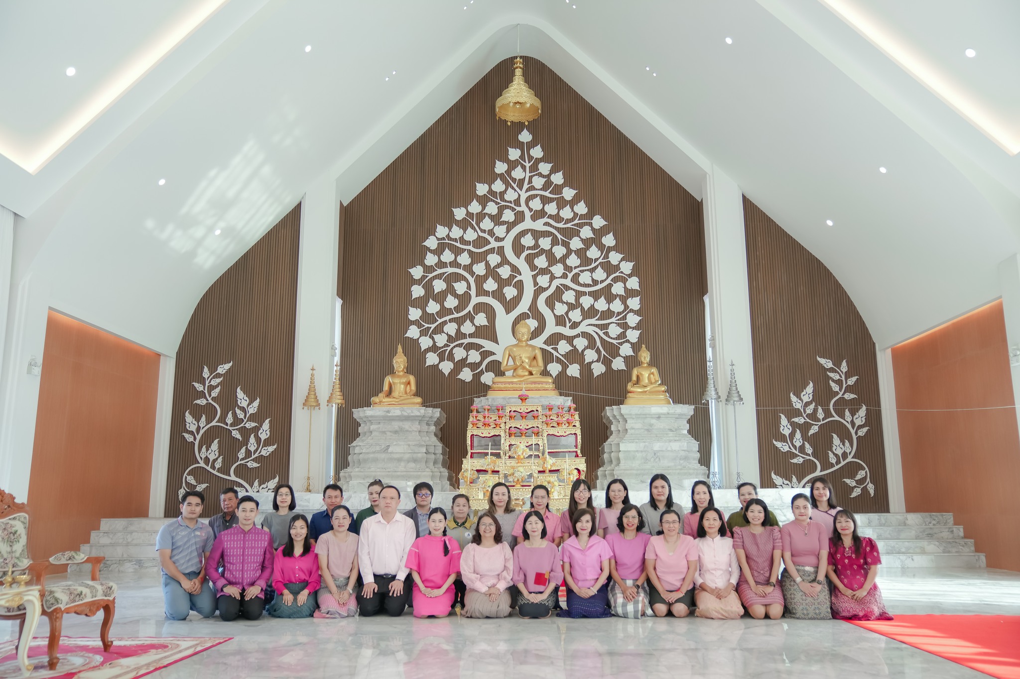 วันที่  ๑๔ ก.พ. ๖๗ รศ.ธรรมรักษ์ ละอองนวล รักษาราชการแทนอธิการบดี เป็นประธานพิธีทำบุญตักบาตร เนื่องในโอกาสครบรอบ ๓๒ ปี วันพระราชทานนาม ?ราชภัฏ? วันที่ ๑๔ กุมภาพันธ์ ๒๕๖๗ โดย รศ.ดร.ประนอม คำผา คณบดีคณะบริหารธุรกิจและการจัดการ พร้อมด้วยผู้บริหาร คณาจารย์ เข้