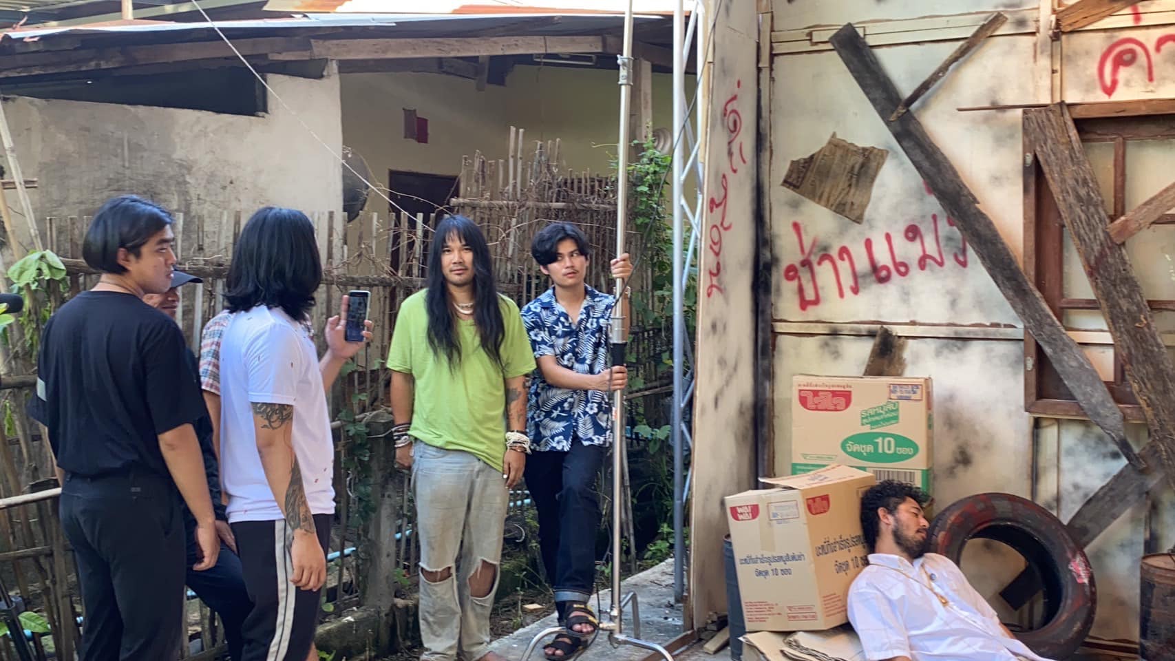 พี่วิชญ์ ปี 4, พี่เจต ปี 3, พี่กี๋ บัณฑิตป้ายแดงรุ่น23  นิเทศศาสตร์ UBRU  ร่วมงานทีมงานไทบ้าน  