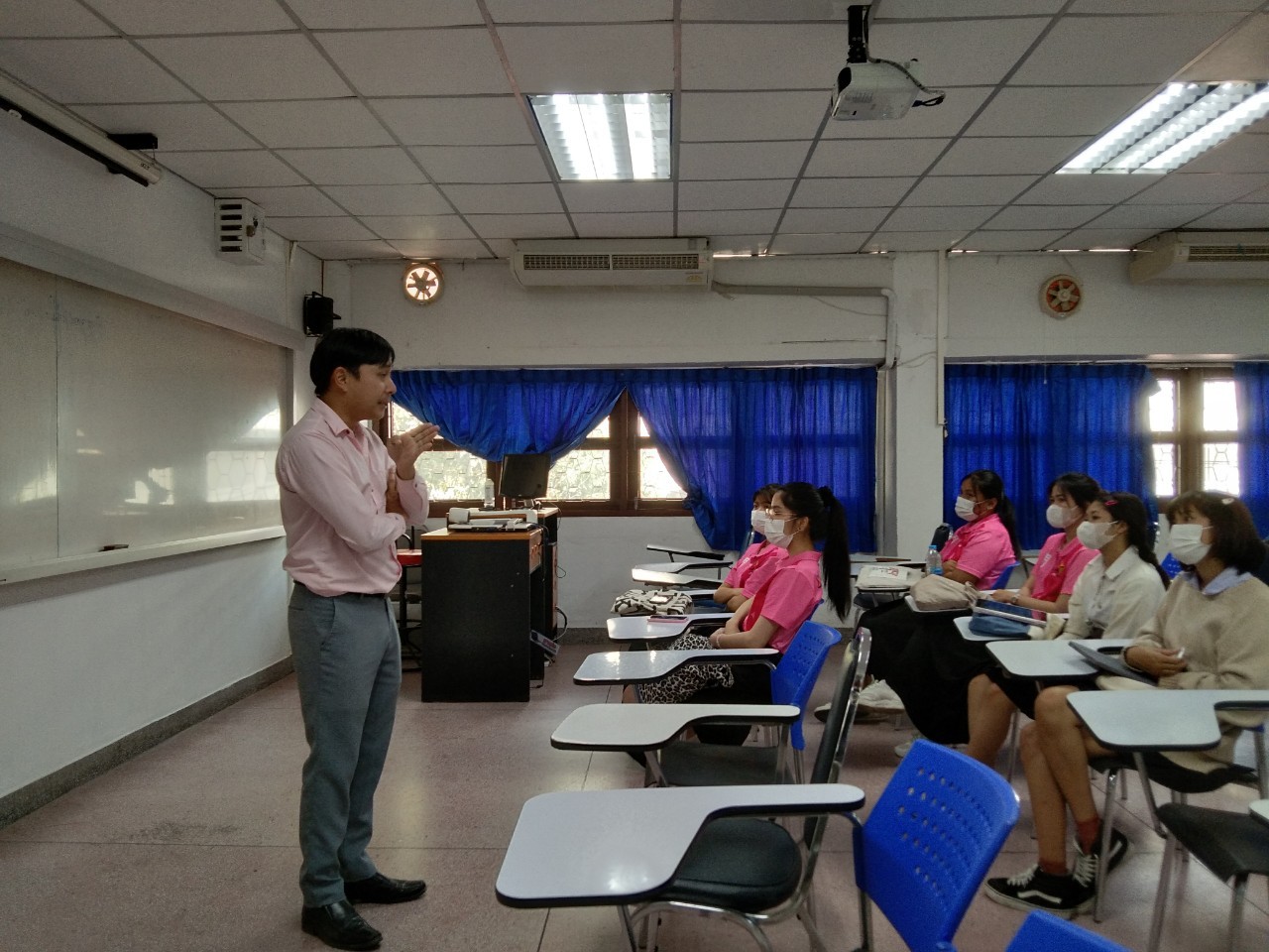 วันที่ 7 - 9 ก.พ. 65  สาขาวิชาการตลาด อาจารย์ที่ปรึกษาพบนักศึกษา กิจกรรม การ Coaching นักศึกษาด้วยเครื่องมือวิศวกรสังคม 