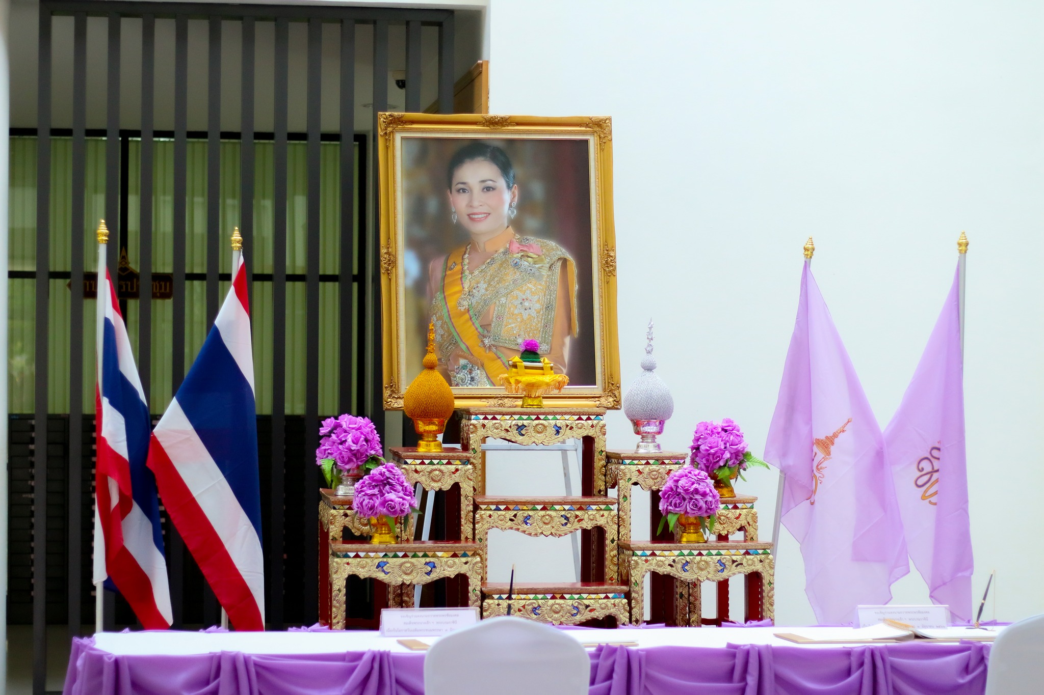 วันที่ ๑๓ มิ.ย. ๖๖ ลงนามถวายพระพร สมเด็จพระนางเจ้าฯพระบรมราชินี เนื่องในโอกาสวันเฉลิมพระชมพรรษา ๓ มิถุนายน ๒๕๖๖ ณ ห้องโถงกลาง ชั้น ๑ อาคารเรียนและปฏิบัติการ มหาวิทยาลัยราชภัฏอุบลราชธานี 