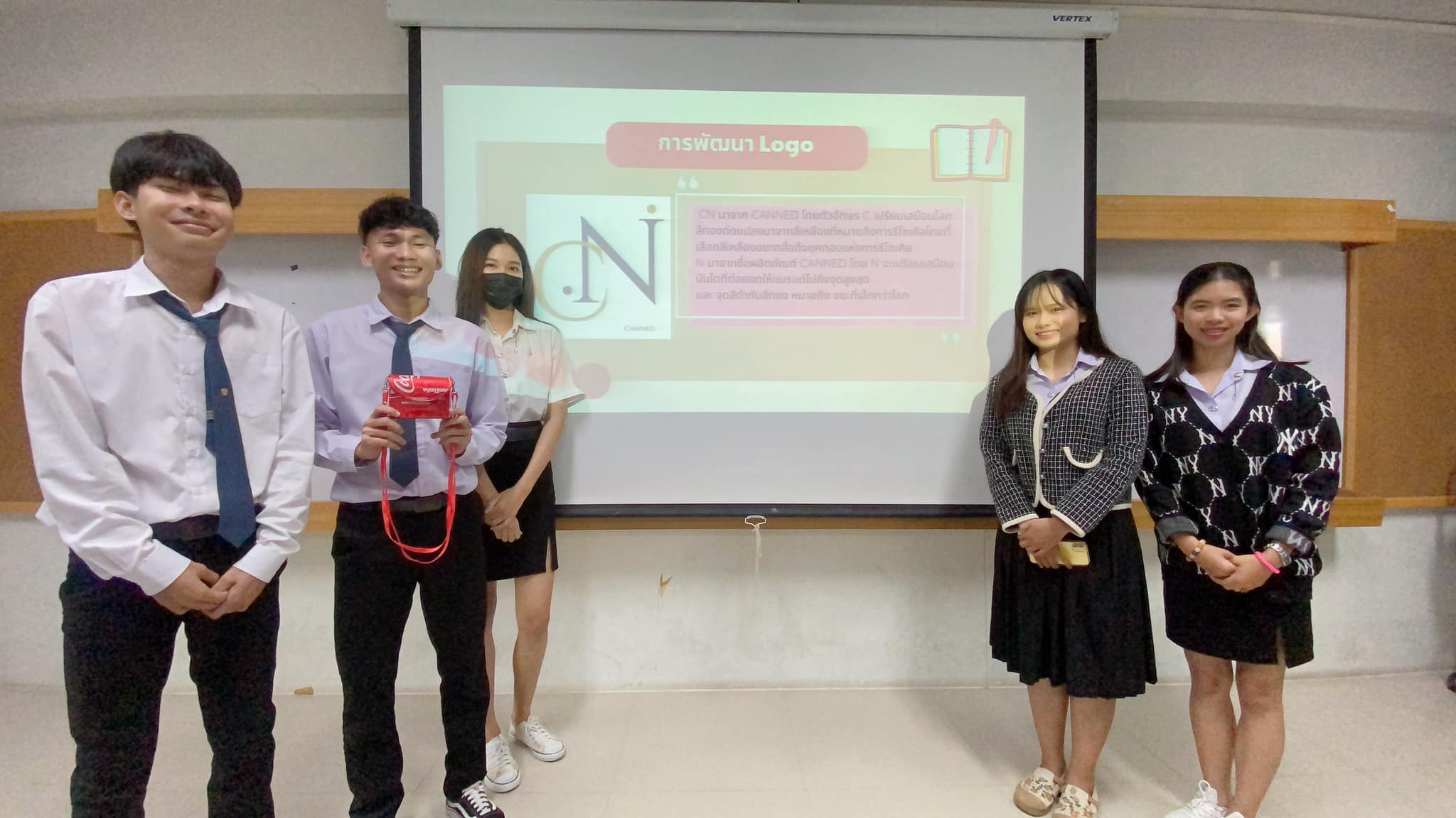 Branding การสร้างและบริหารตราสินค้า เป็นสิ่งที่จำเป็นและสำคัญต่อทุกธุรกิจ  เพราะนอกจากจะสร้างความจดจำและทำให้ลูกค้าเกิดความจงรักภักดีแล้ว  Branding ยังเป็นสิ่งสำคัญในการเพิ่มคุณค่า และราคาของสินค้าได้อีกด้วย 