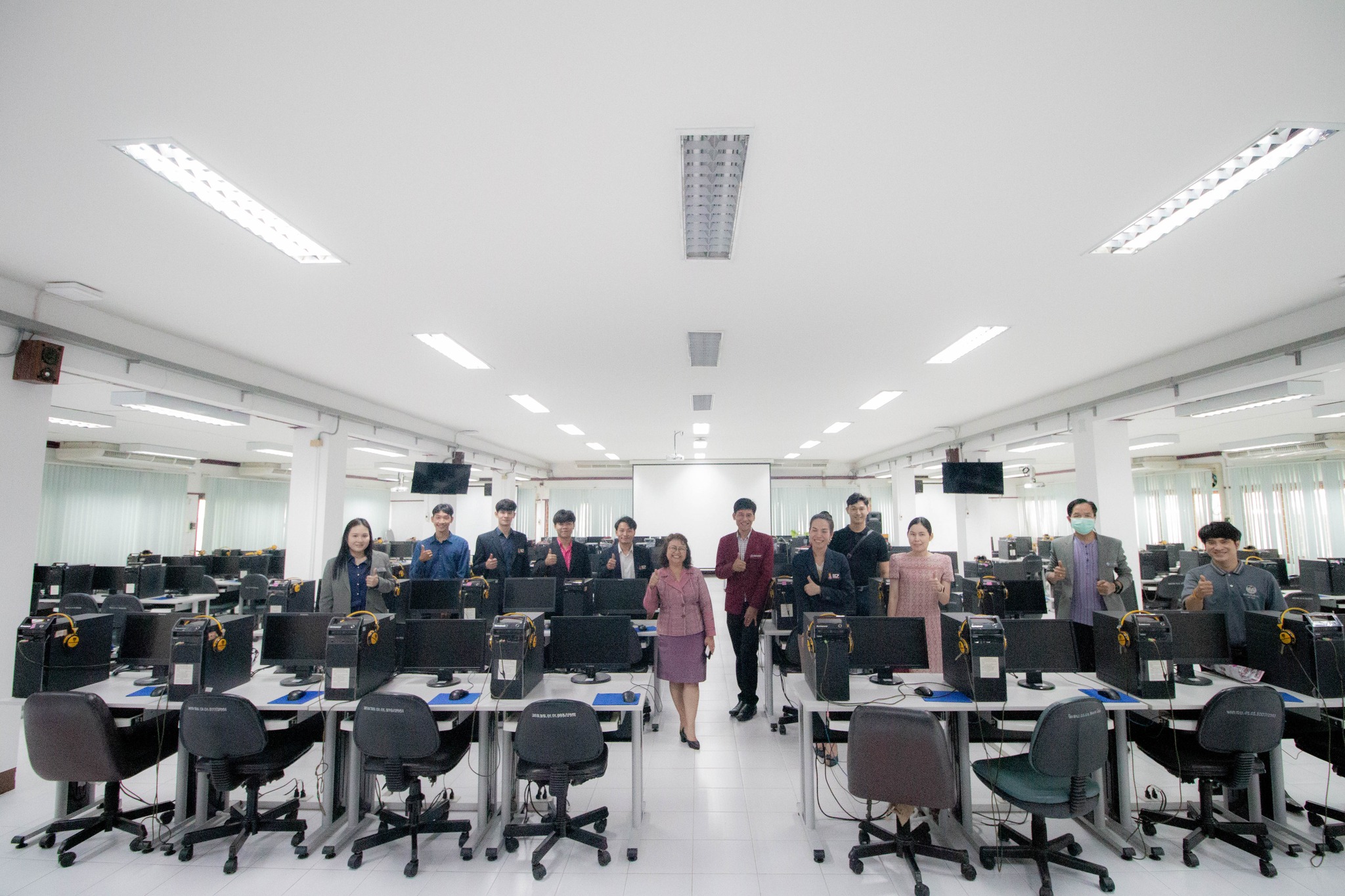 14 ก.ย. 66 ผศ.ดร.หทัยรัตน์ ไชยสัตย์ คณบดีคณะบริหารธุรกิจและการจัดการ พร้อมด้วยผู้บริหาร คณาจารย์ ร่วมประชุมความร่วมมือการจัดการเรียนการสอน ร่วมกันระหว่าง คณะบริหารธุรกิจและการจัดการกับห้องเรียนพิเศษอัจฉริยภาพคอมพิวเตอร์และนวัตกรรมดิจิทัล 