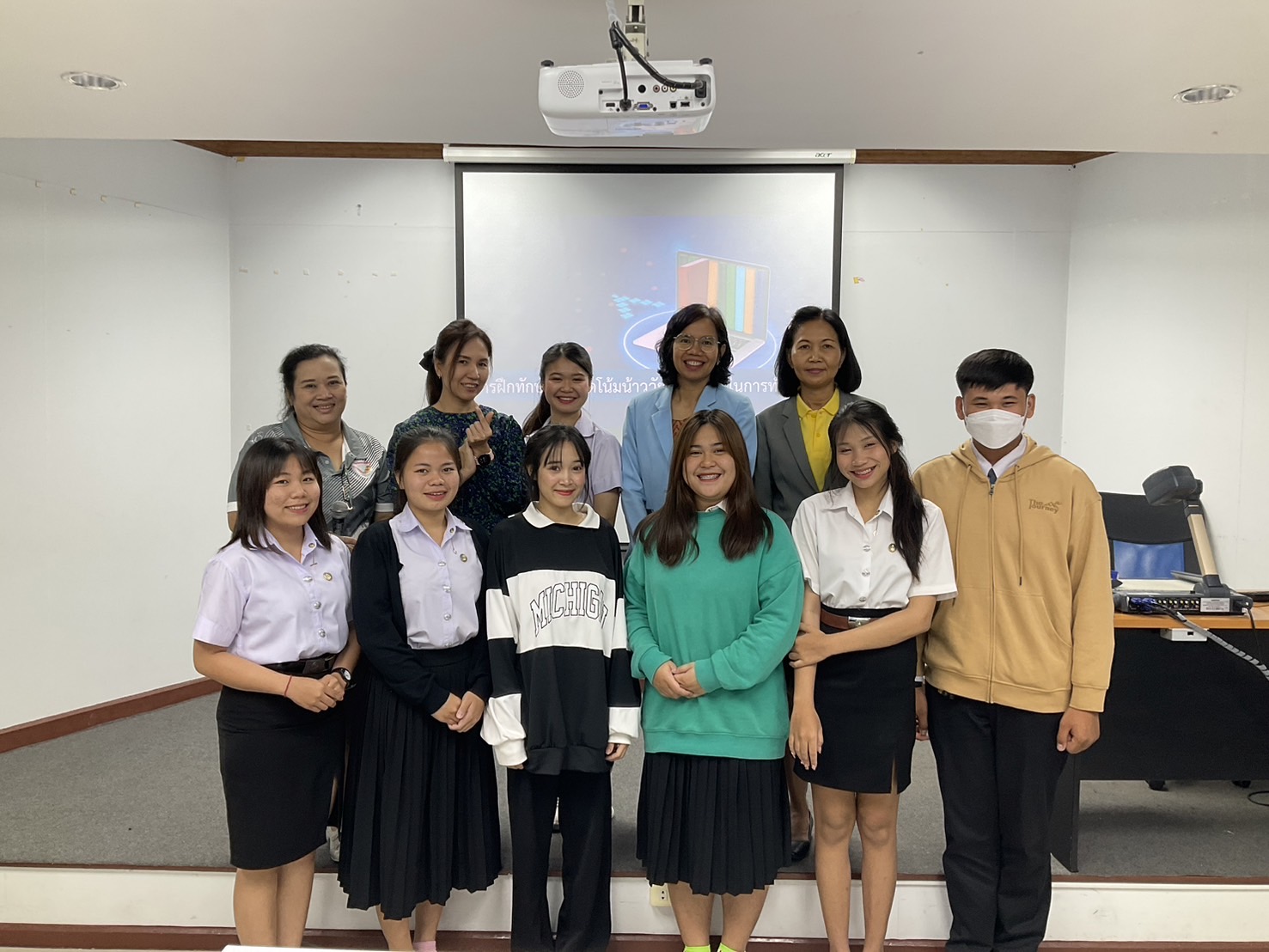 กิจกรรมโครงการสัมมนาการฝึกทักษะการพูดโน้มน้าววัยรุ่นยุคใหม่ในการทำธุรกิจ  กิจกรรมโครงการสัมมนาการฝึกทักษะการพูดโน้มน้าววัยรุ่นยุคใหม่ในการทำธุรกิจ  